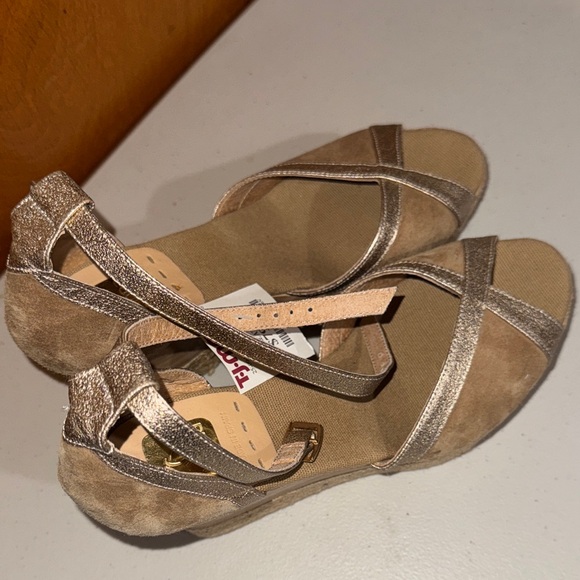Kanna Metallic Gold and Tan Espadrille Wedges NEW size 9 - Picture 11 of 12